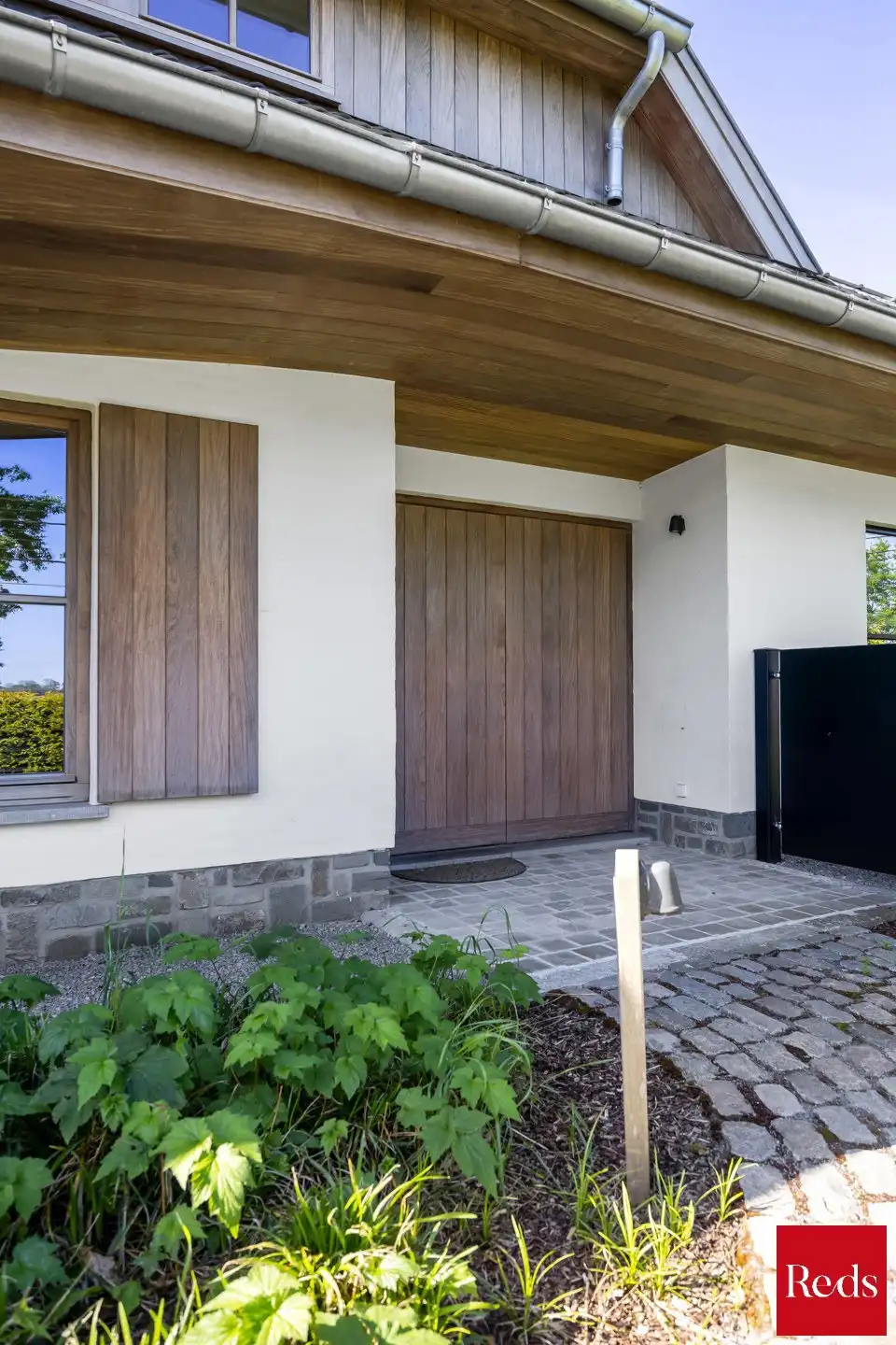 Luxueuze villa met bijgebouw en mogelijkheid tot aankoop achtergelegen weilanden.  foto 2