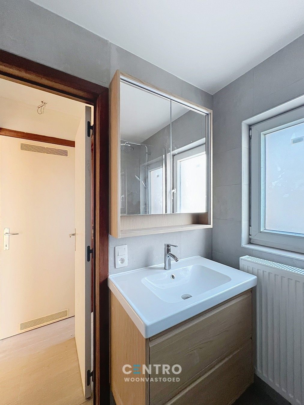 Volledig vernieuwde studio (± 40m²) met terras op tweede verdieping! foto 13