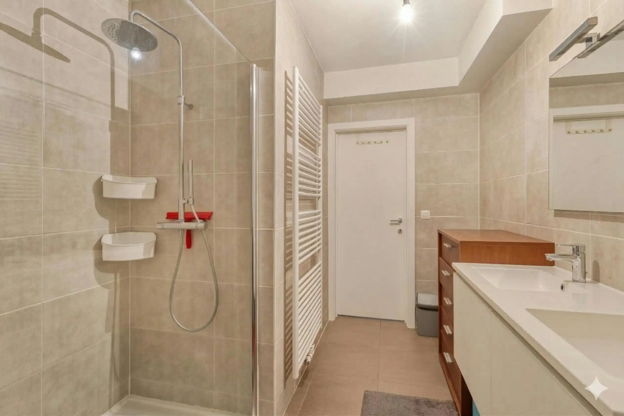 Lichtrijk appartement met 2 slaapkamers en twee terrassen. foto 7