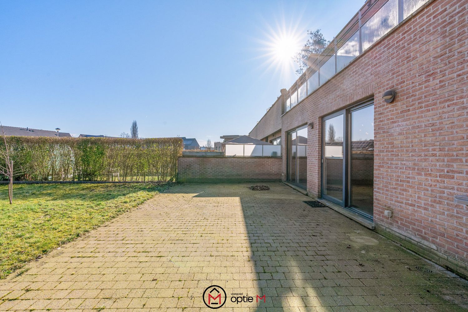 GELIJKVLOERS APPARTEMENT IN BILZEN foto 27