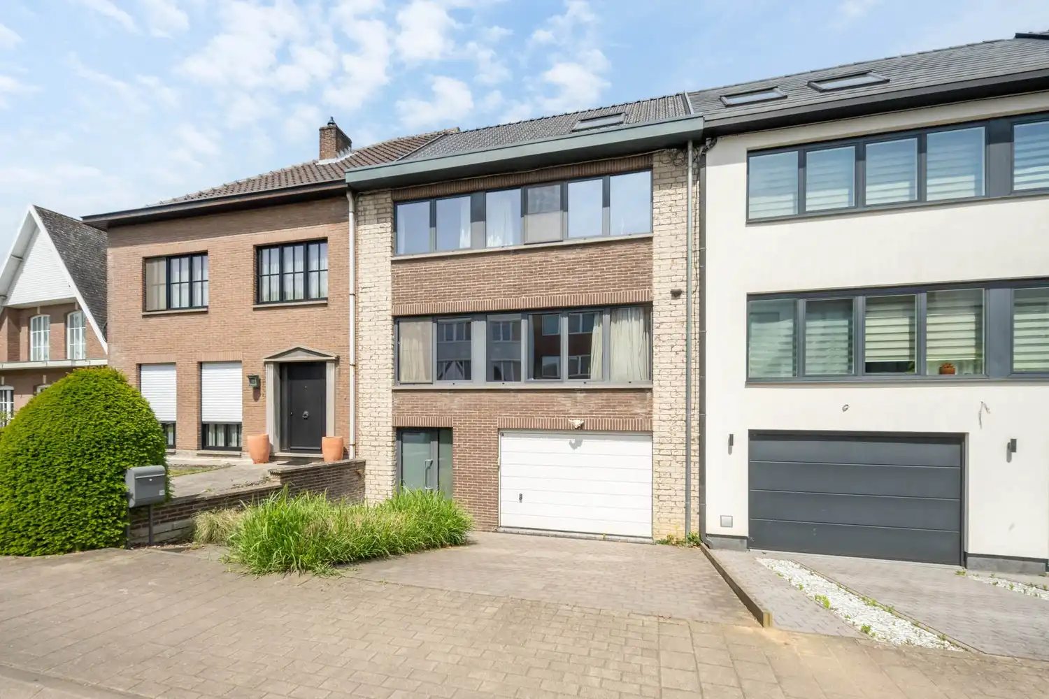 Gerenoveerde en energiezuinige woning met 3 slaapkamers, een diepe tuin en een garage met een oprit op een toplocatie te Kessel-Lo! foto {{pictureIndex}}