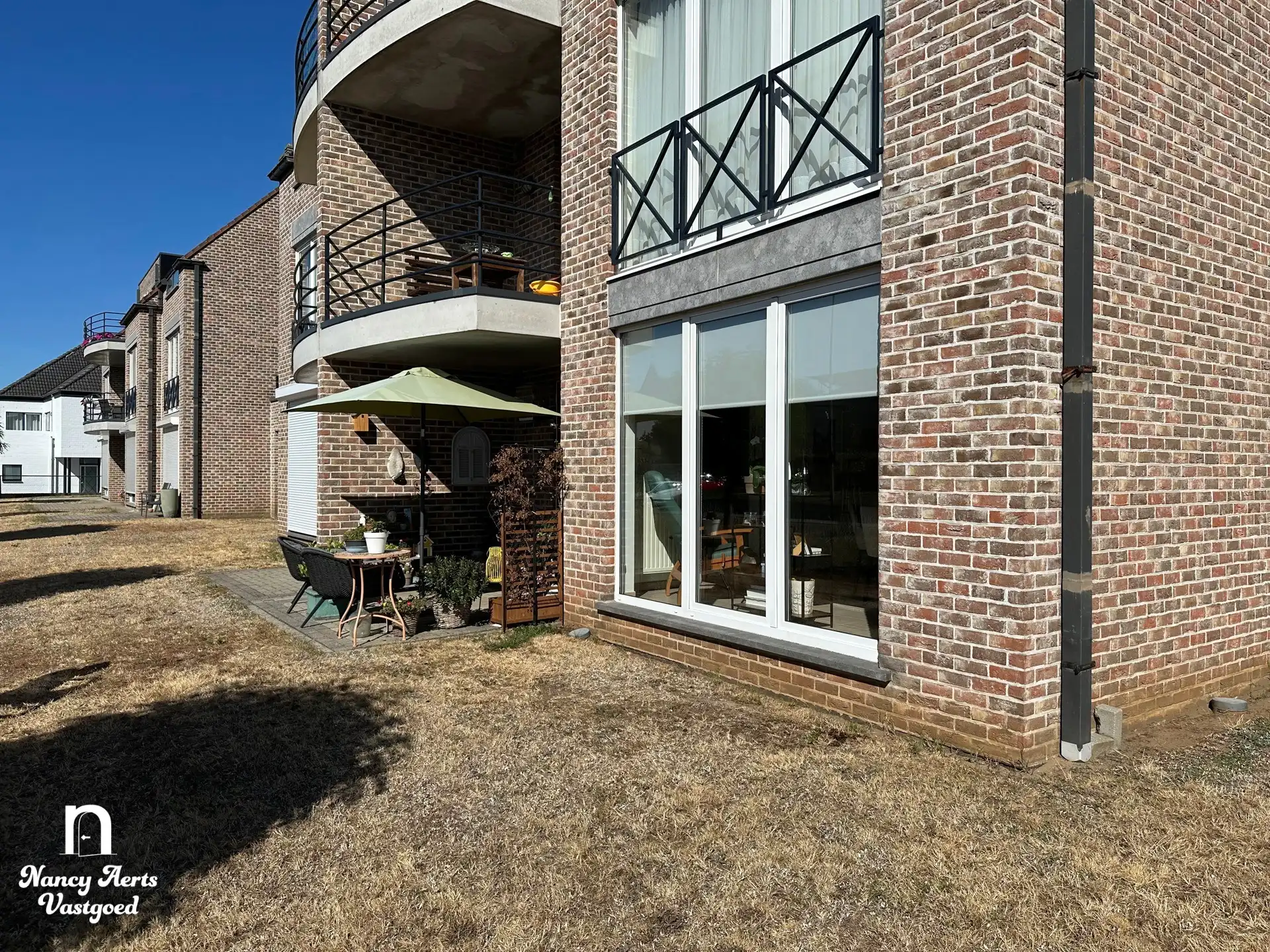 2-slaapkamerappartement met terras en carport in Beringen foto 9