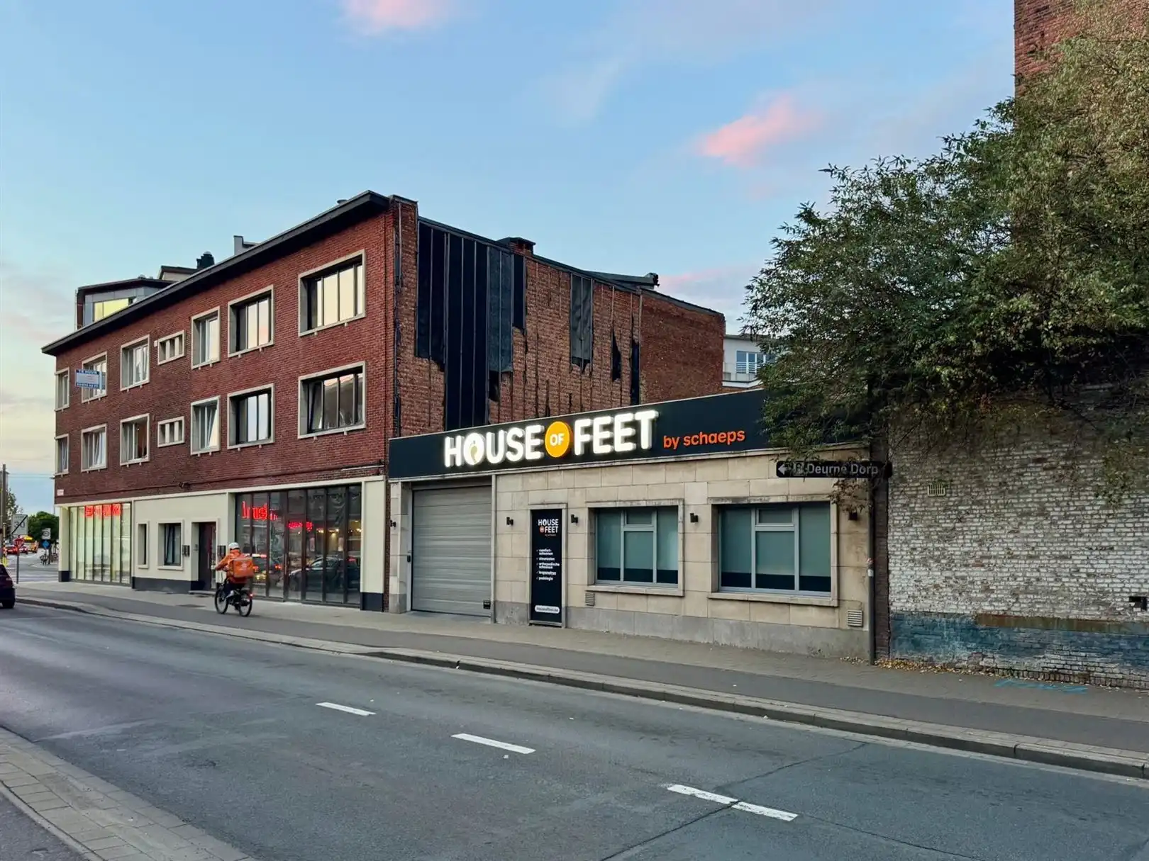 Uitstekend gelegen winkelpand met twee toegangen foto 28