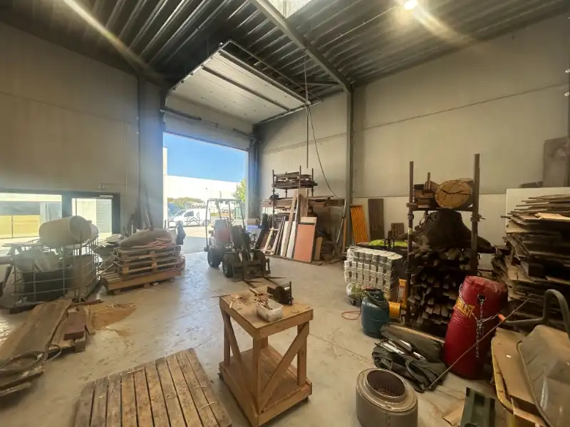 Recent magazijn van 112 m² op toplocatie in Evergem foto 3