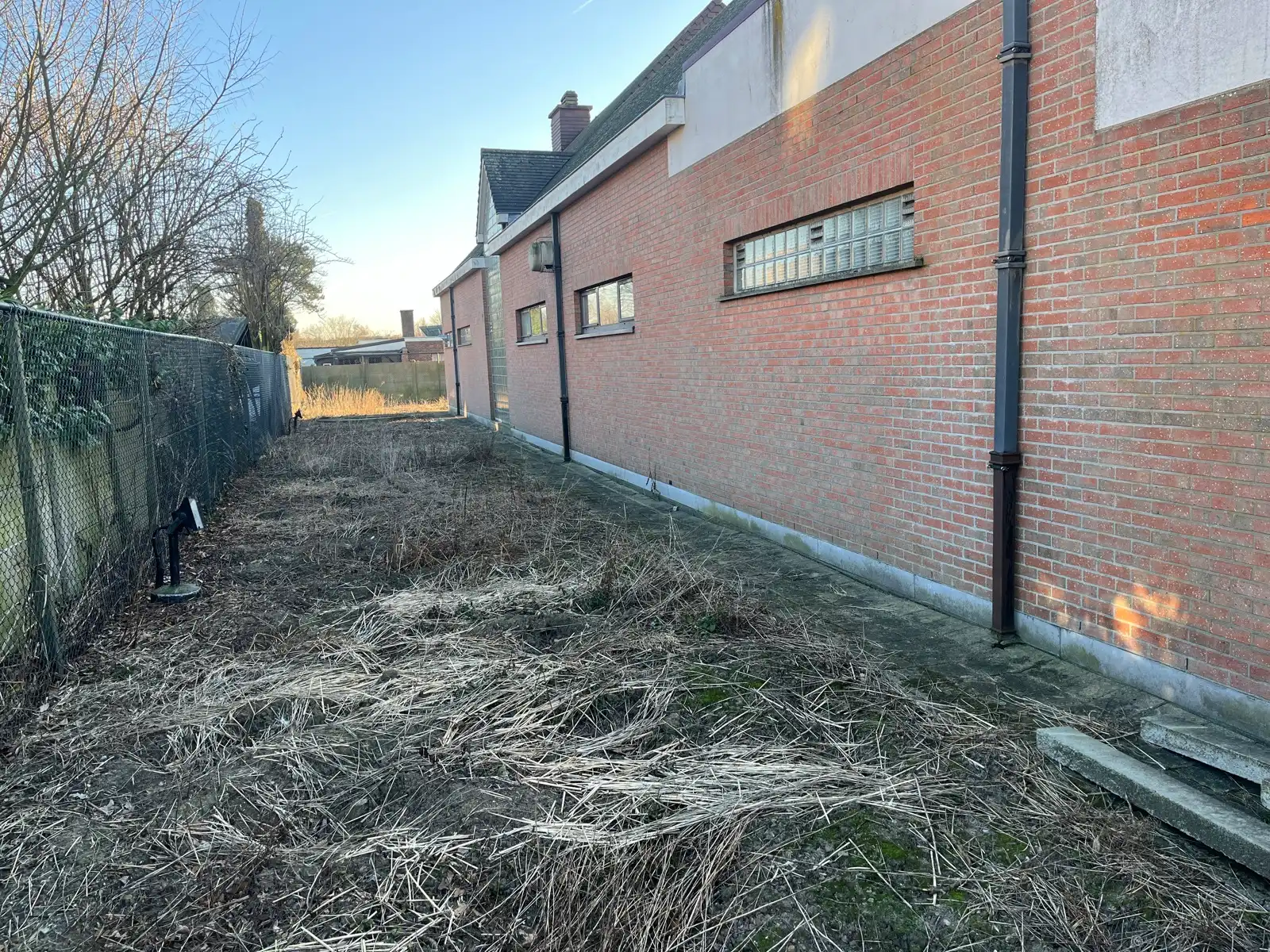Opsplitsbare polyvalente handelsruimte met parking foto 8