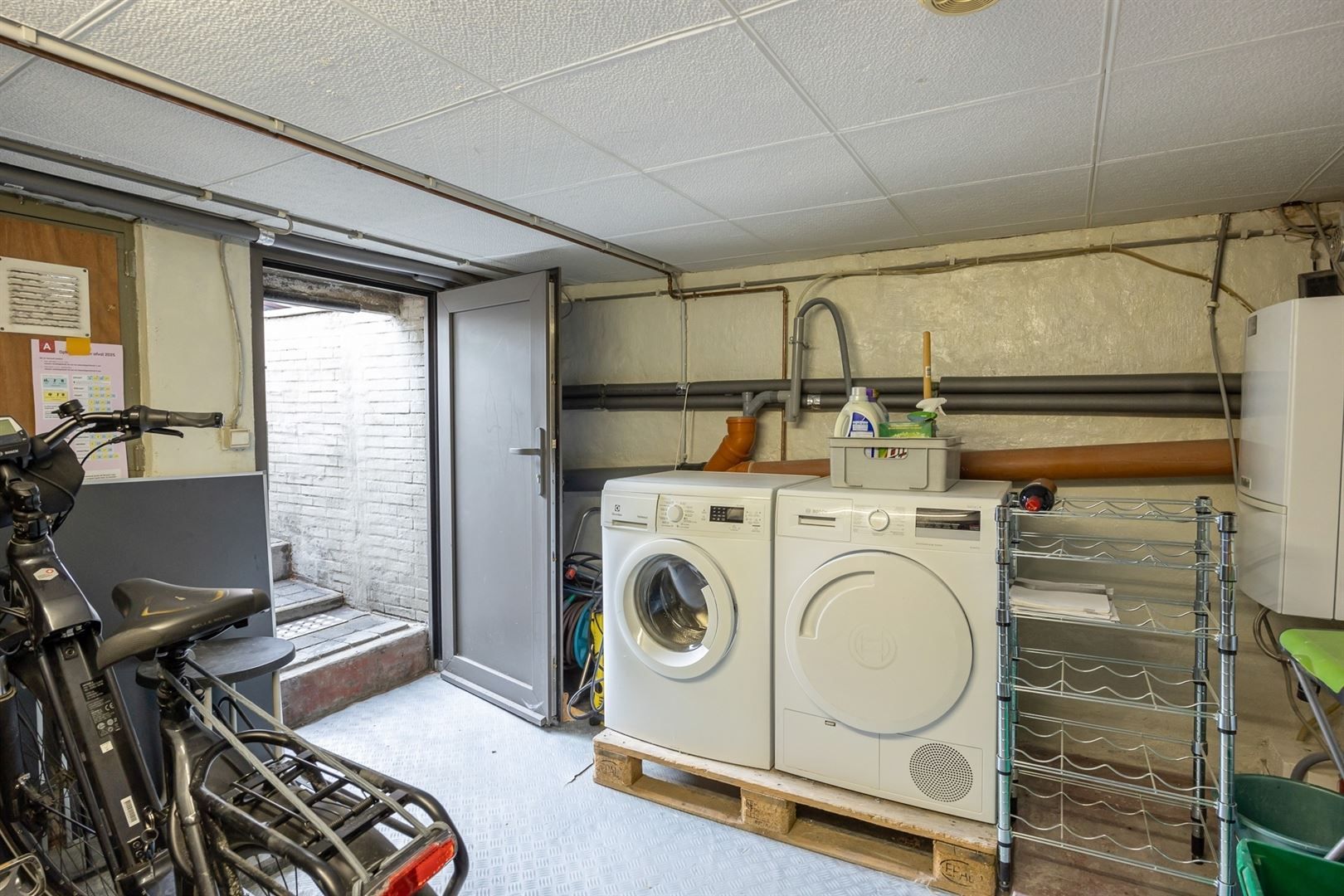 Instapklare rijwoning met 2 slpk en autostaanplaats foto 19