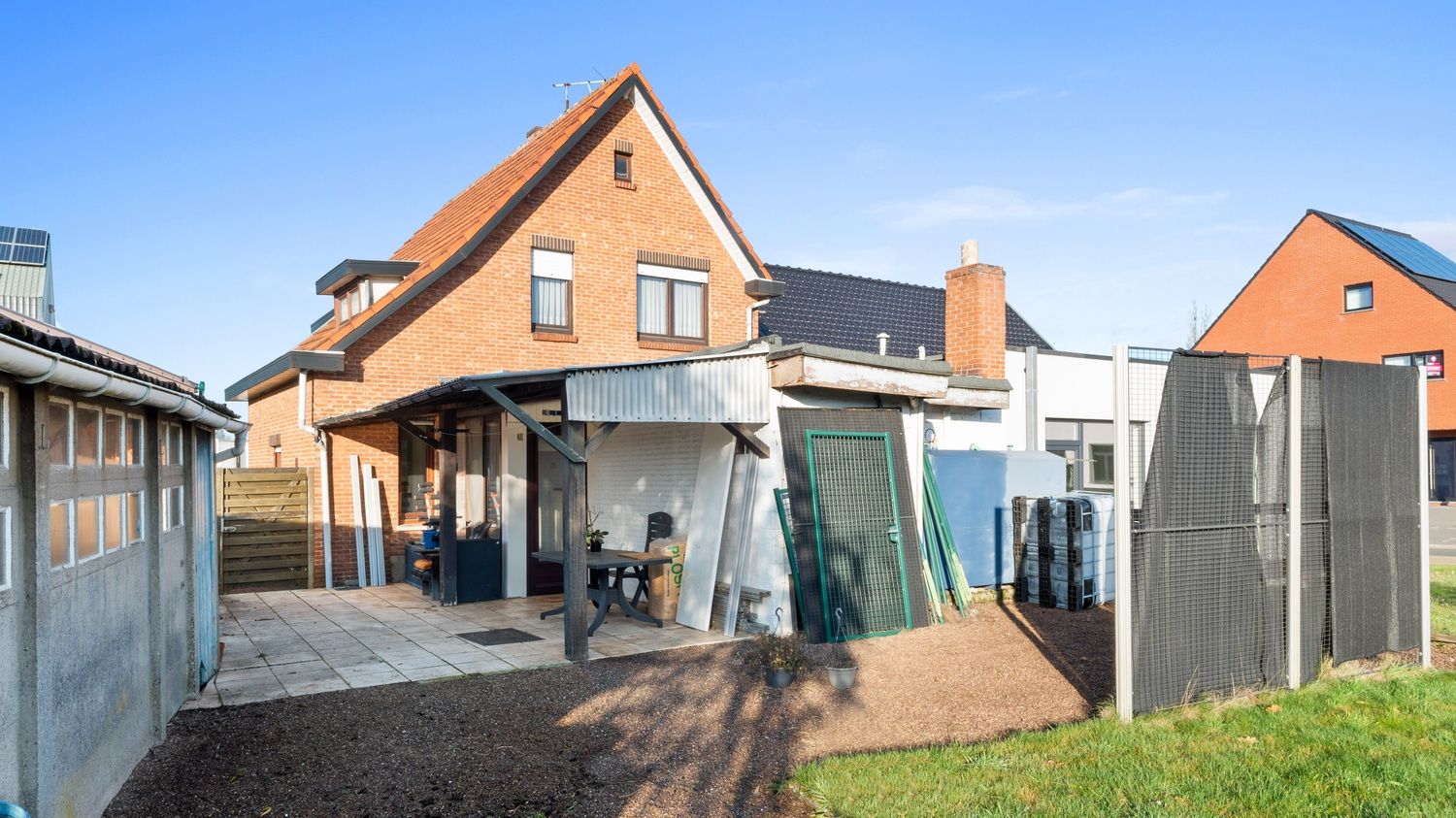 Te renoveren halfopen bebouwing met 2 slaapkamers. foto 16