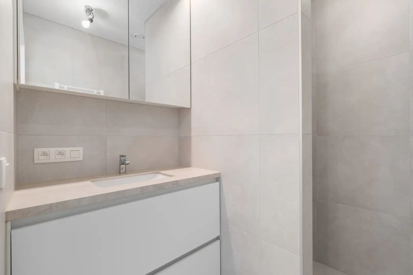 PRACHTIG NIEUWBOUWAPPARTEMENT OP 200 METER VAN DE ZEEDIJK foto 11