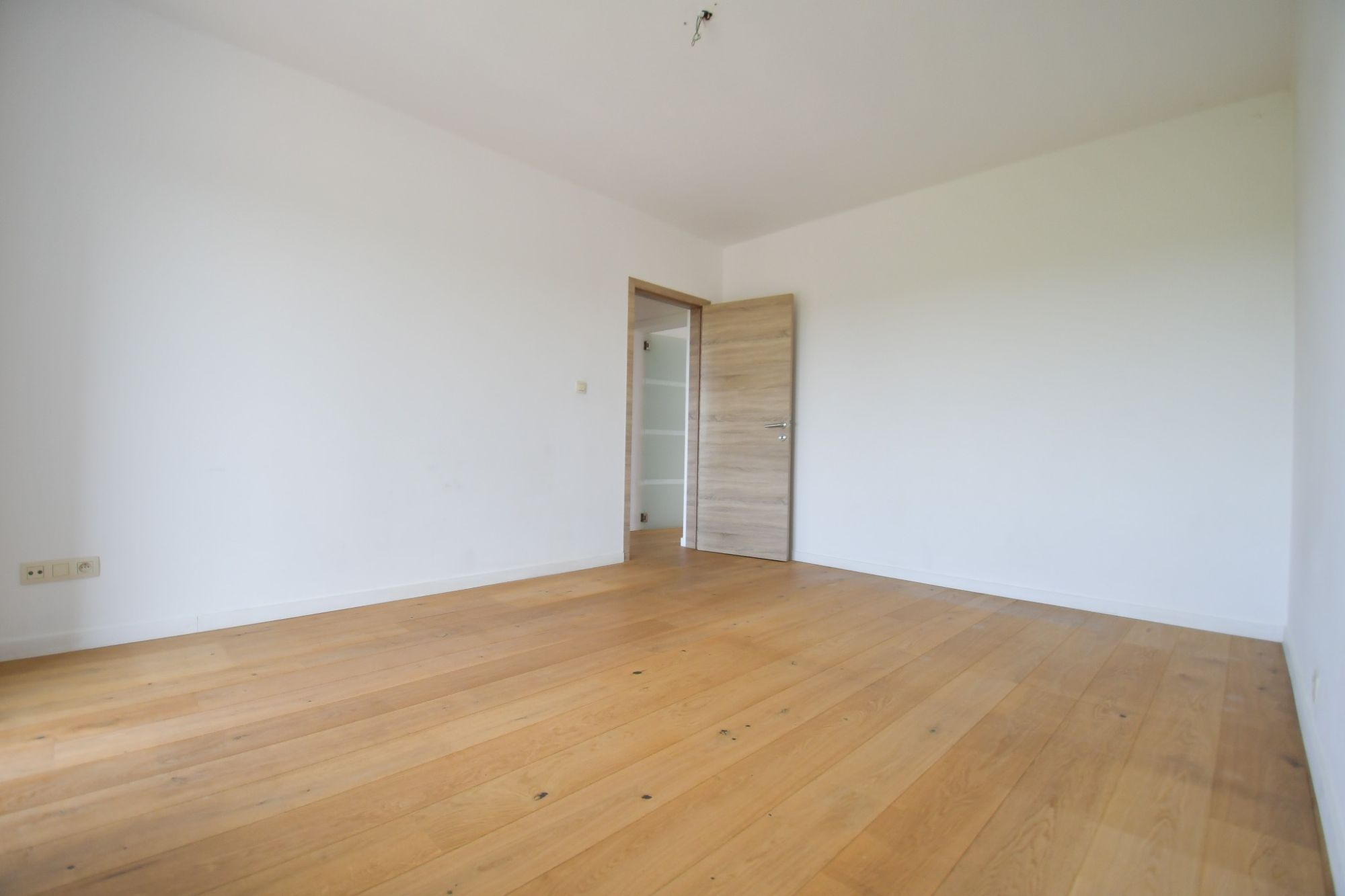RUIM WOONAPPARTEMENT met PANORAMISCH ZICHT, 2 SLPKS en 2 TERRASSEN foto 12