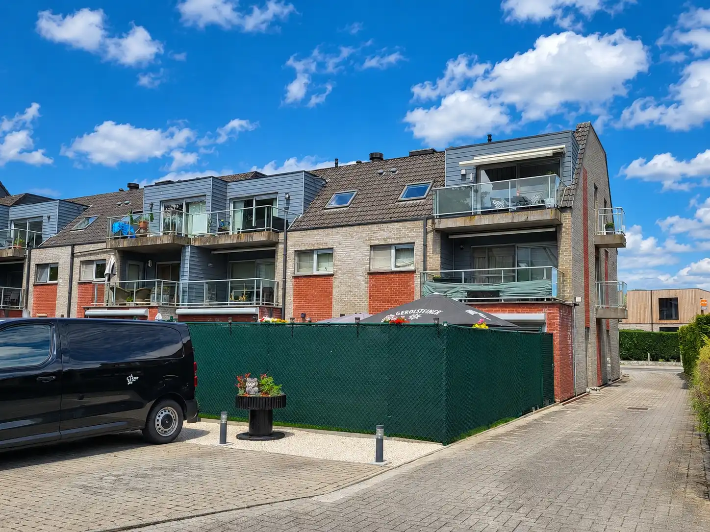 Op zoek naar een instapklaar appartement waar comfort en een uitstekende ligging samenkomen?  foto 2