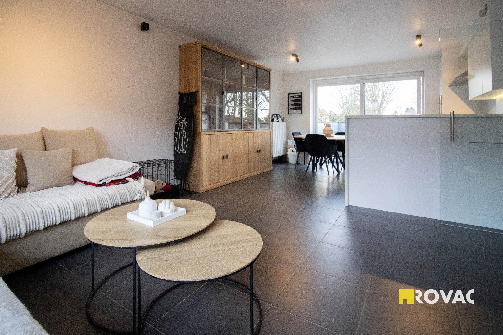 Zonnig appartement op 1e verdieping met ruim terras nabij centrum foto 6