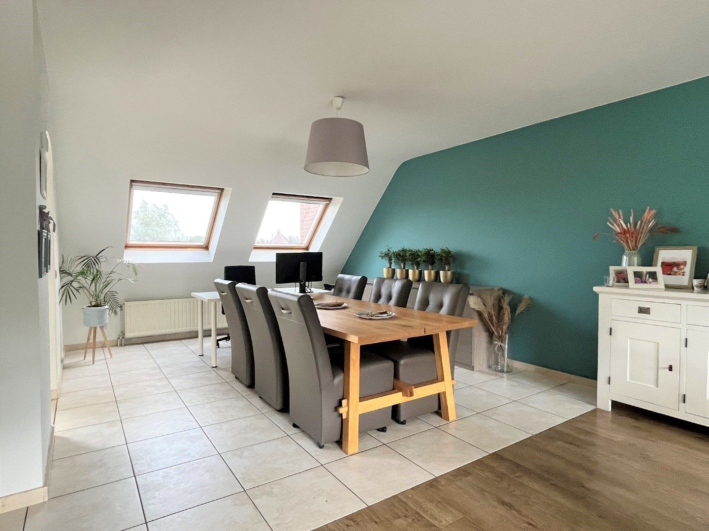 Riant dakappartement met terras en garage foto 5