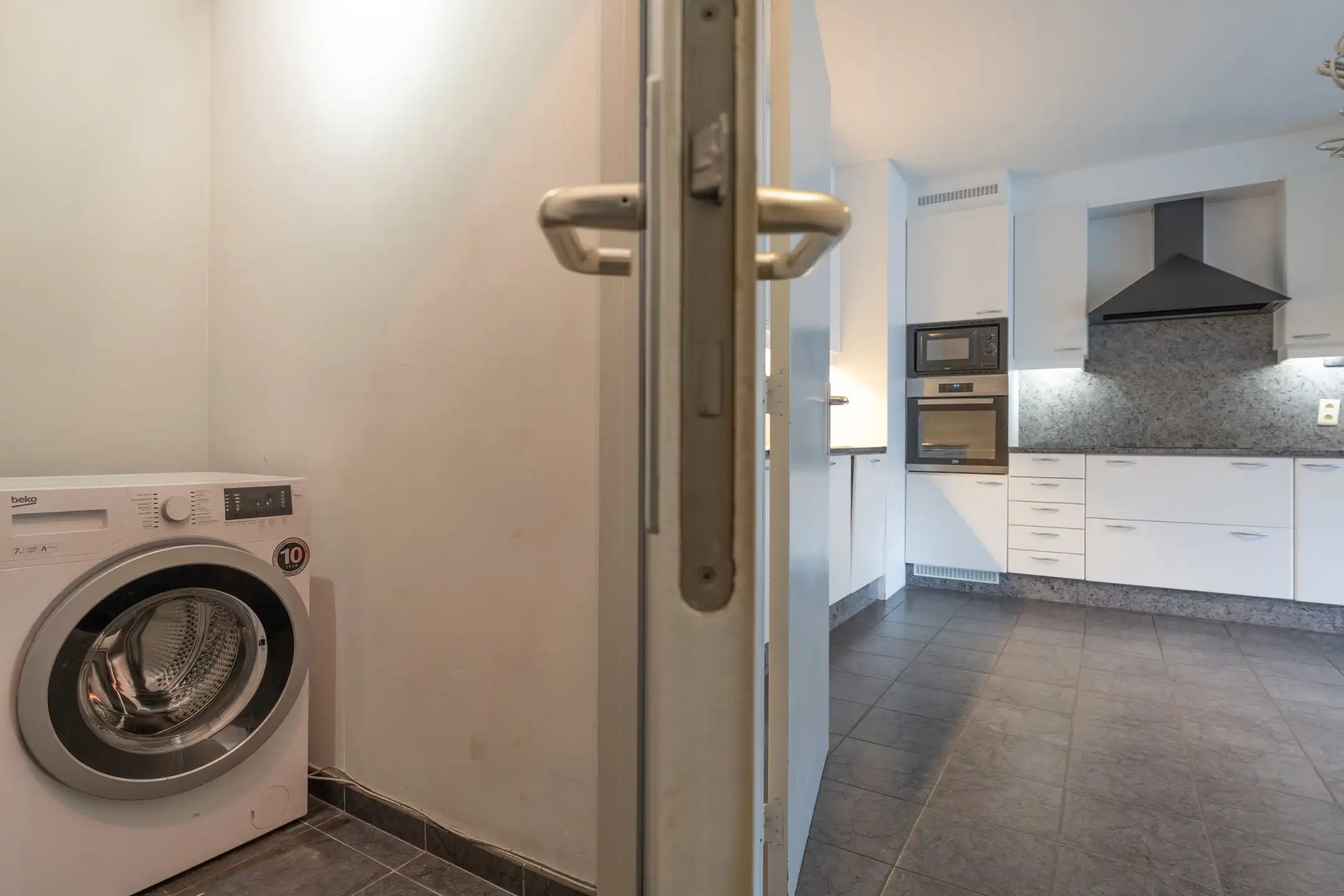 Ruim 3-slaapkamer appartement met terras te Turnhout. foto 14