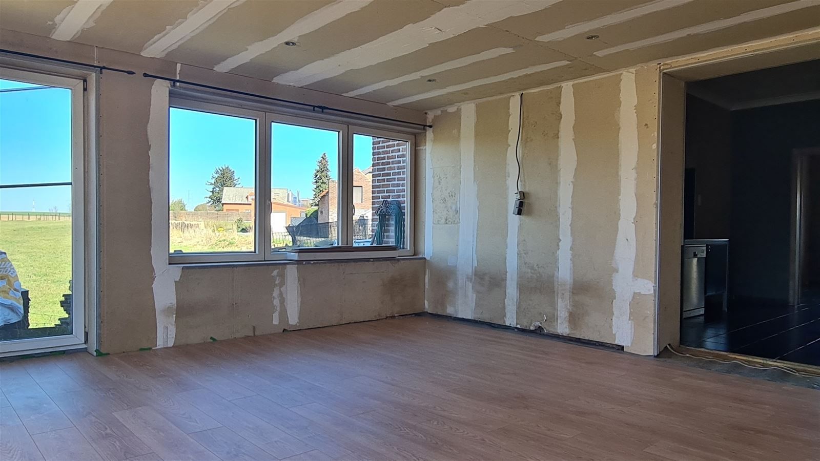 Deels gerenoveerde woning op rustige locatie! foto 7