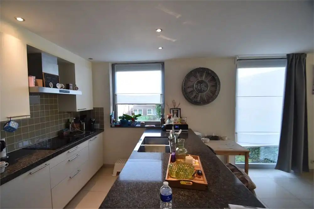 Modern ingericht gelijkvloers appartement foto 5