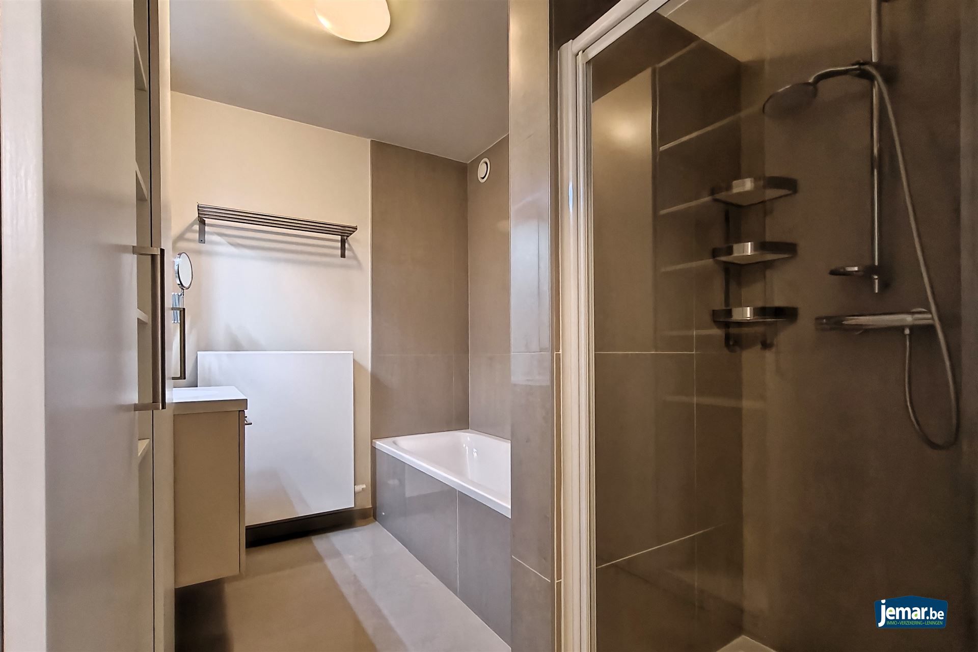 Ruime duplex (197m²) in een residentiële woonwijk te Munsterbilzen foto 17