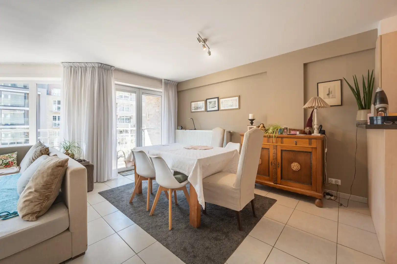 Ruim woonappartement met zonneterras foto 4