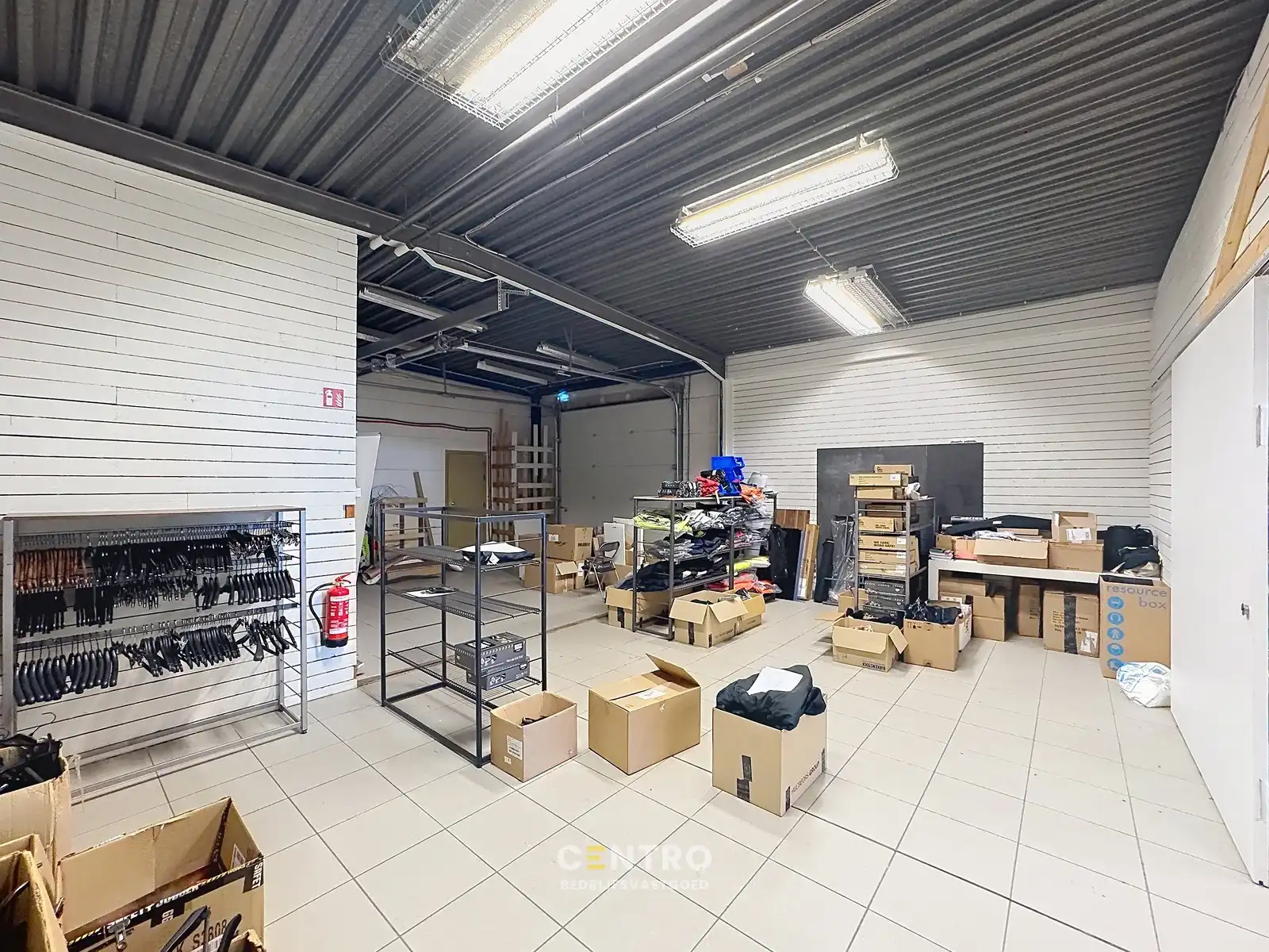 Instapklaar HANDELSPAND met OPSLAGRUIMTE (sectionaalpoort) en private parkeergelegenheid voor de deur op ZICHTLOCATIE "Blauwe Toren" te Brugge. foto 8