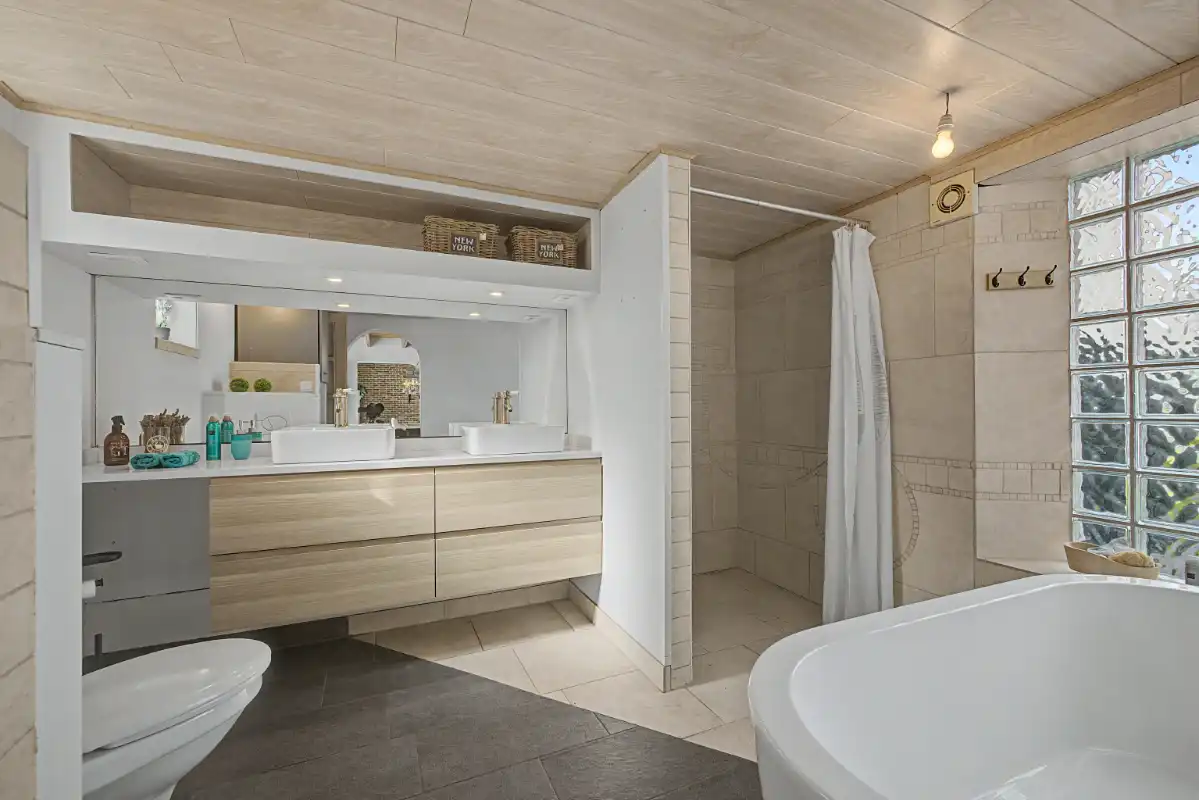 Instapklare charmante woning met zonnige binnentuin en garage. foto 12