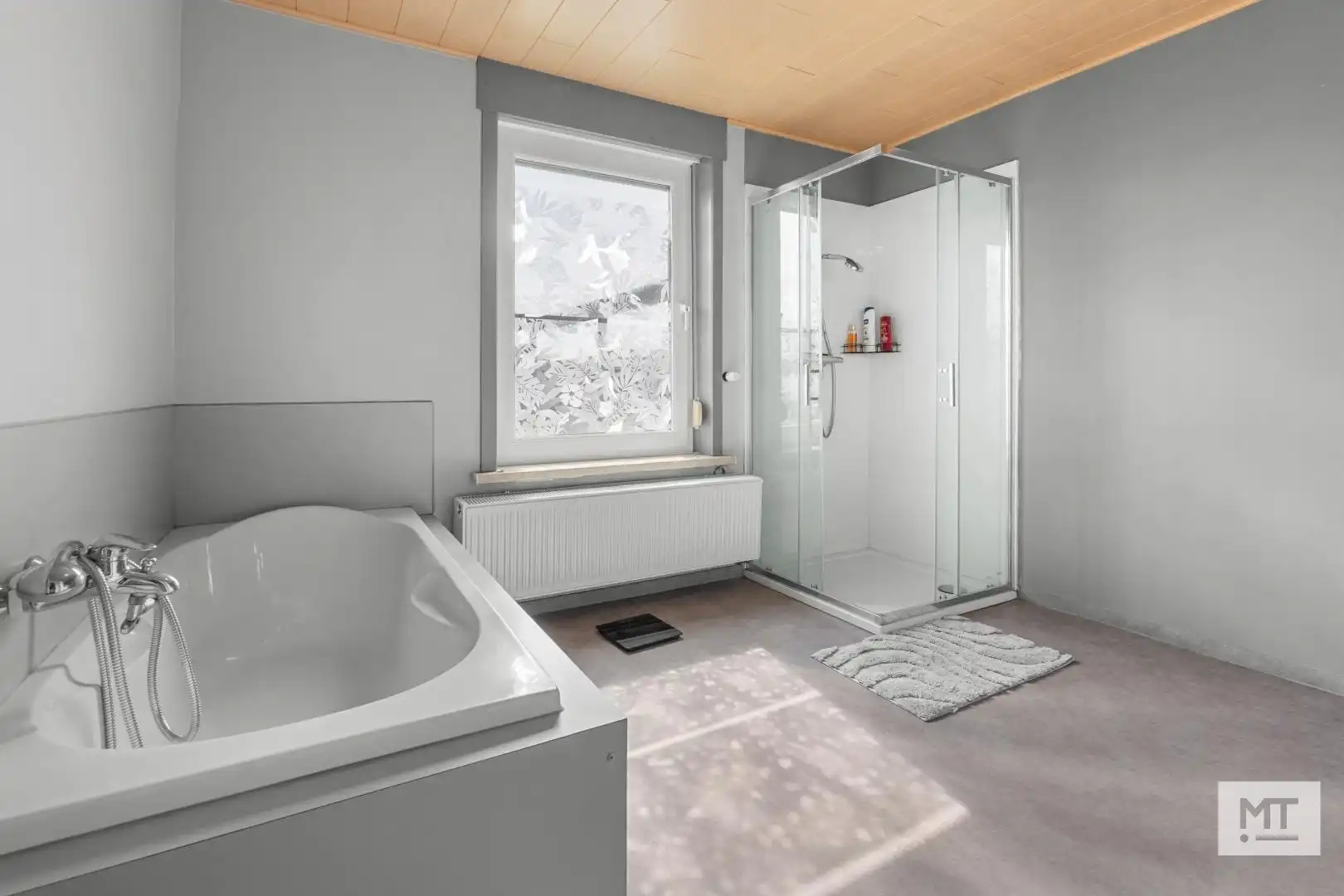 Opbrengsteigendom bestaande uit handelsruimte en 2 appartementen in centrum Beselare foto 8