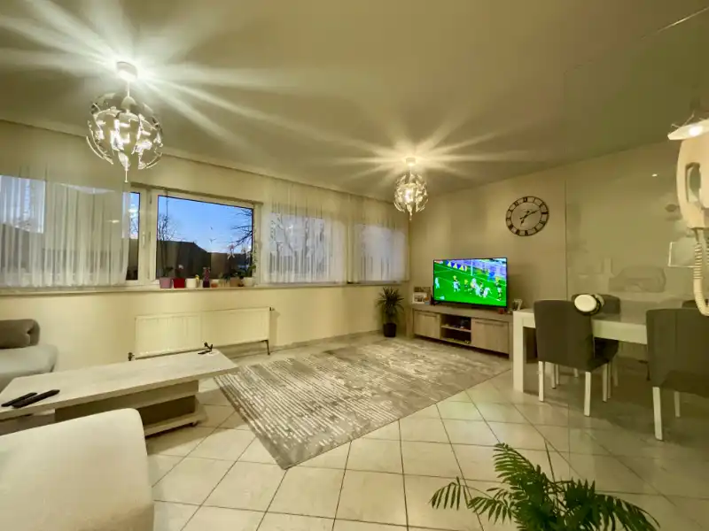 Opbrengsteigendom met handelspand en 2 appartementen met 2 slaapkamers foto 16