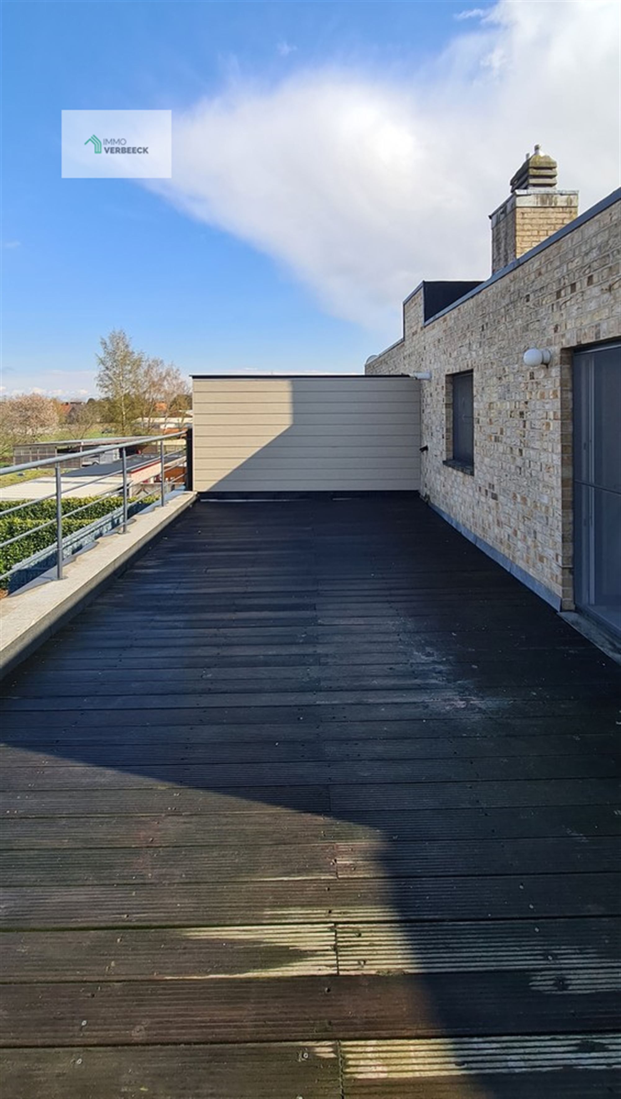 Gezellig dakappartement met zéér ruim terras. foto 10