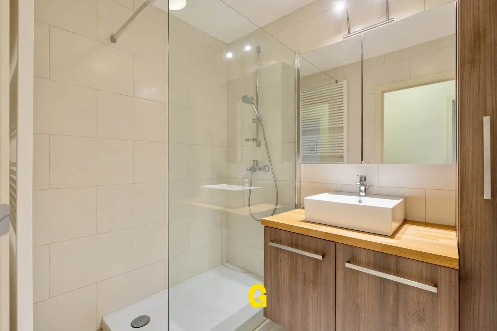 Netjes verzorgd en comfortabel ingericht gelijkvloers appartement met ruim terras, standplaats en kelderberging op wandelafstand van de markt foto 14