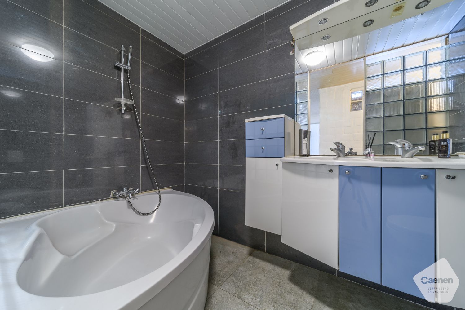 Ontdek deze ruime en gezellige rijwoning met een uiterst centrale ligging! foto 17