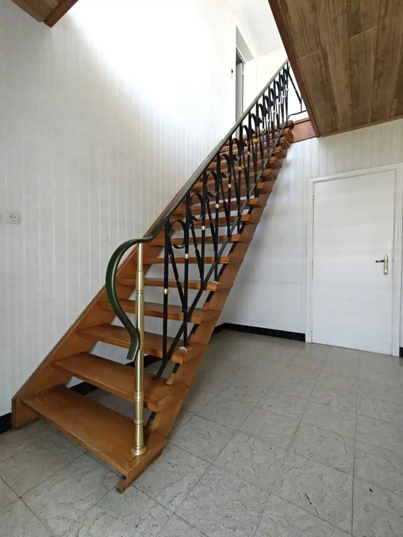 Zonnebeke - Ruime halfopen woning met 4 slaapkamers, bureel en grote tuin foto 2