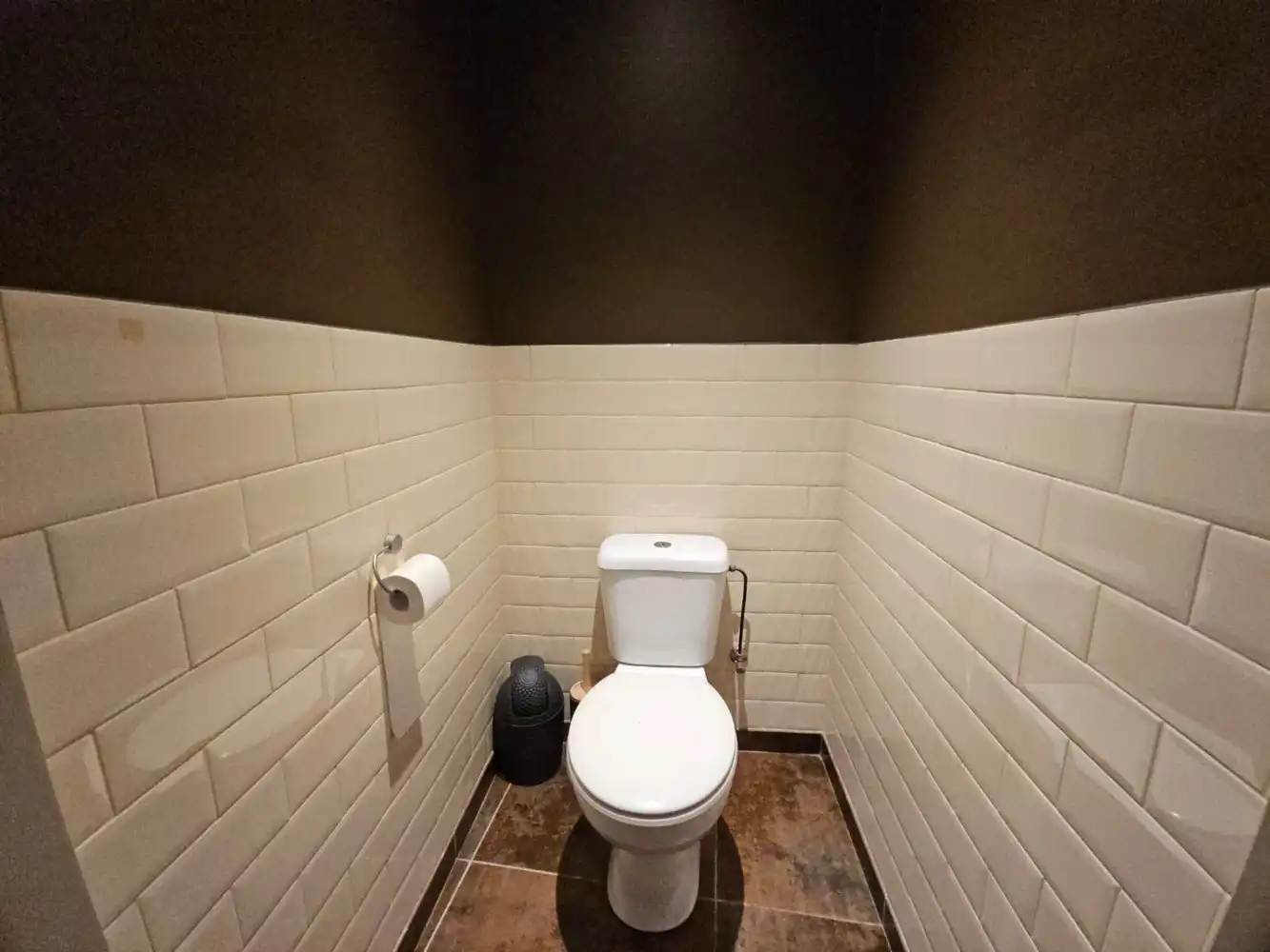 Ruim handelspand met woongelegenheid foto 11