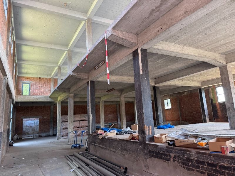 Bedrijfspand met woning foto 12