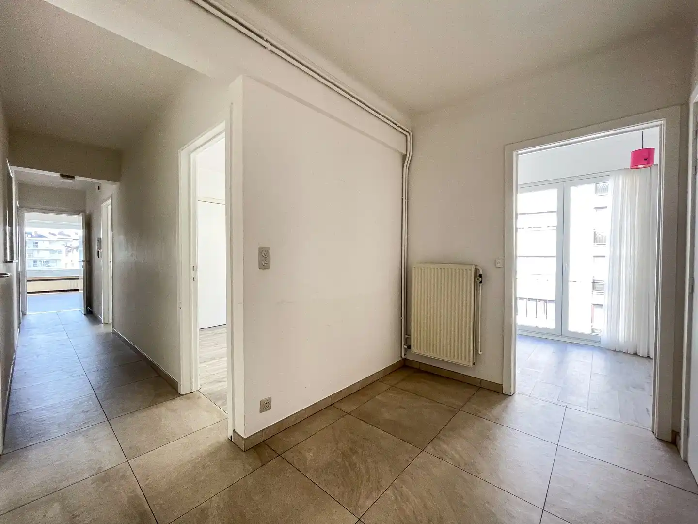 Recent gerenoveerd, lichtvol hoekappartement. Riant zicht op Lippenslaan en Kopsdreef. Mogelijkheid tot aankoop garage op gelijkvloers.  foto 8