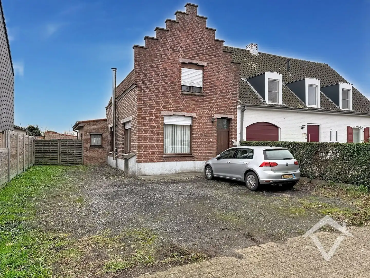 Hoofdfoto van de publicatie: Woning met 4 slaapkamers en garage te Gistel 