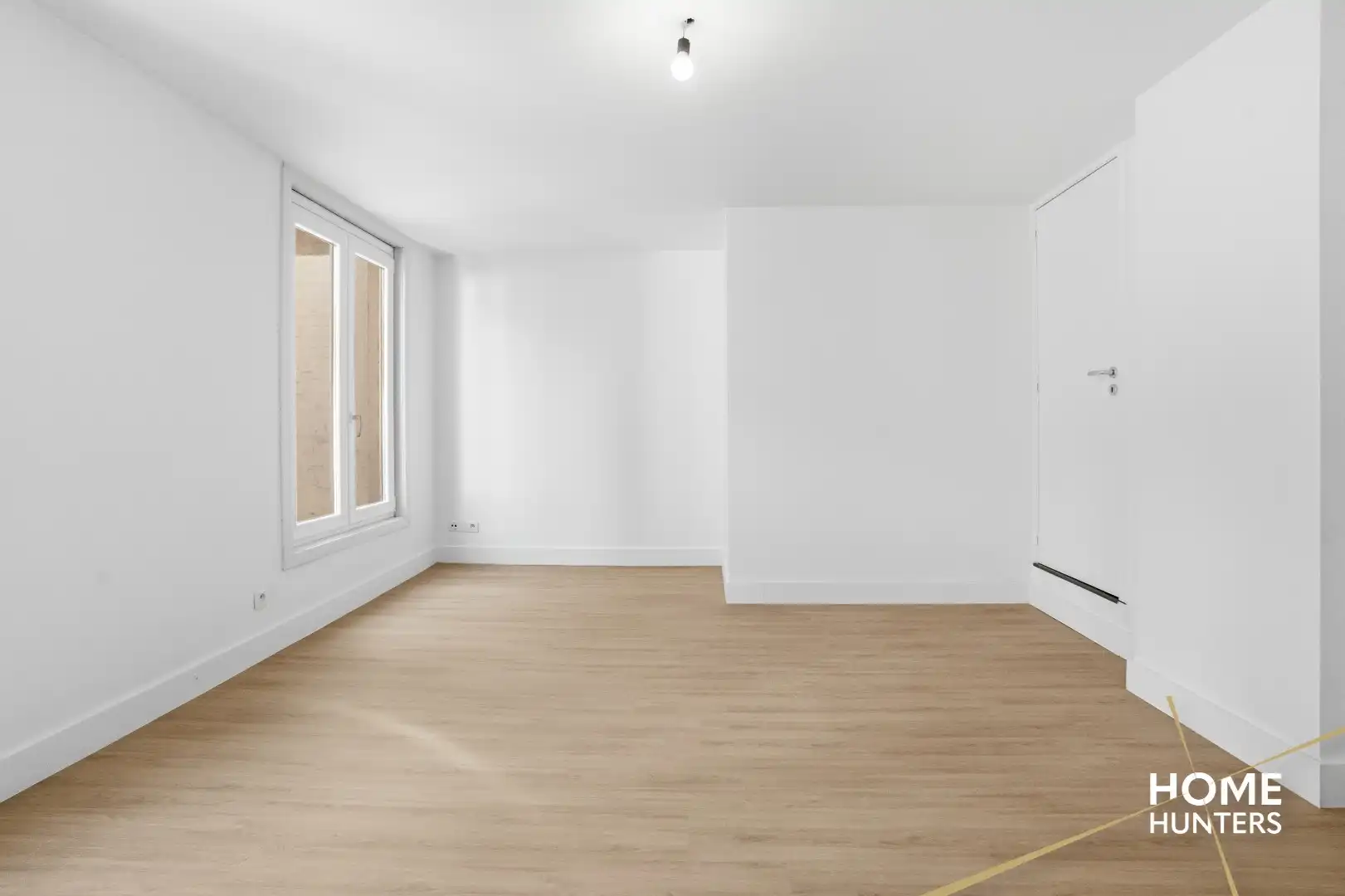 Charmante en instapklare woning met unieke stadskoer en garage foto 16