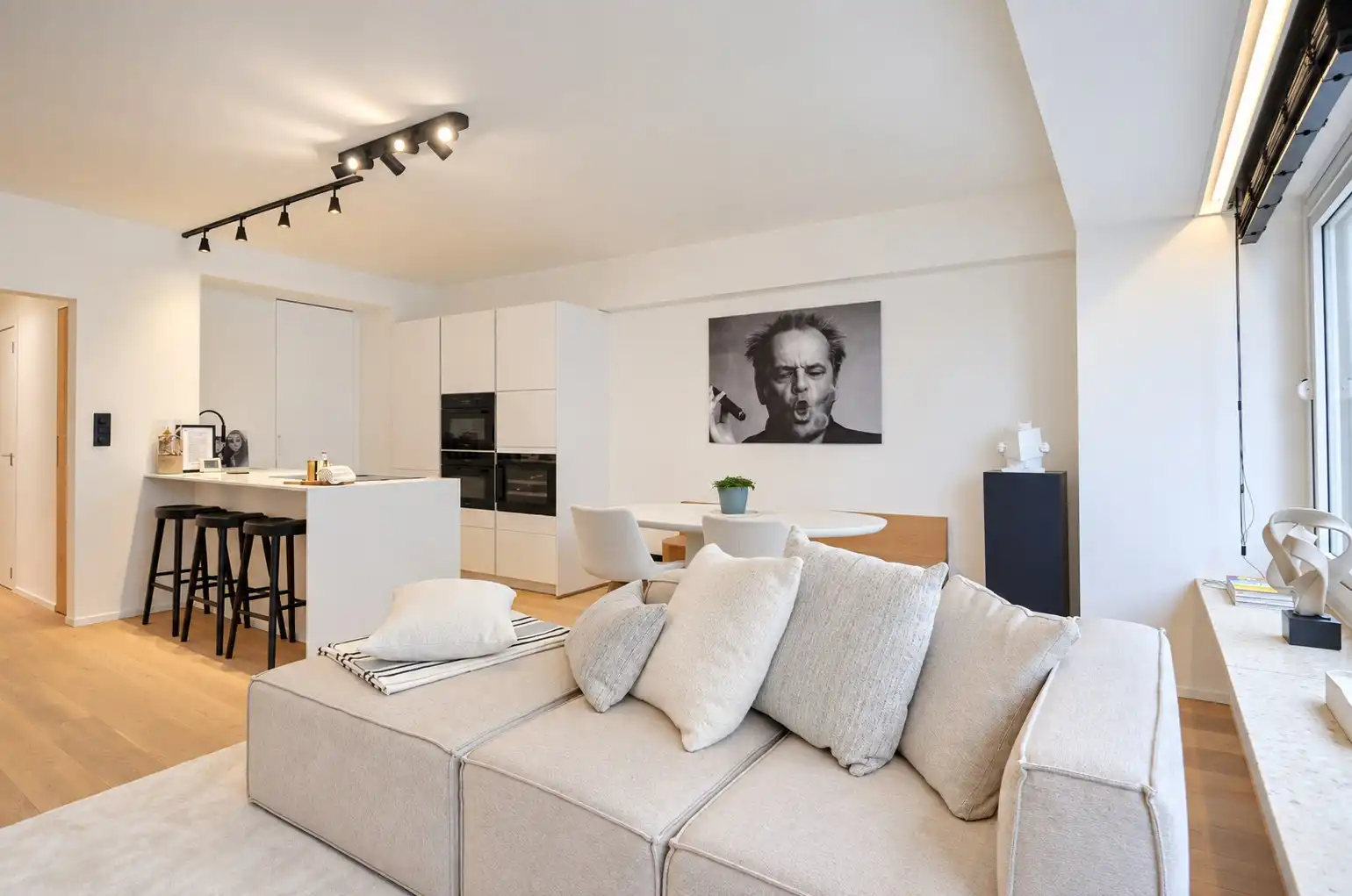 Volledig gerenoveerd appartement met een mooi zeezicht gelegen tussen het Driehoeksplein en Albertplein. foto 5