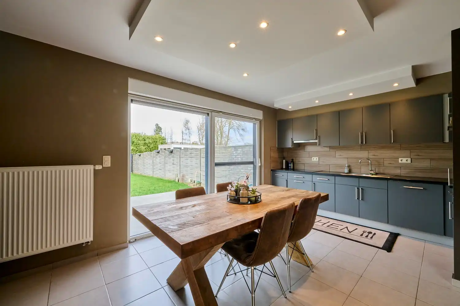 Gezellig appartement met 2 slaapkamers, terras en tuintje foto 6