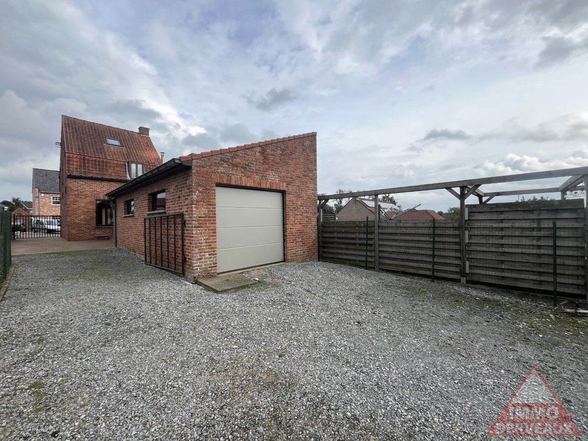 Geluveld - Open woning met grote tuin en zijoprit met garage foto 11