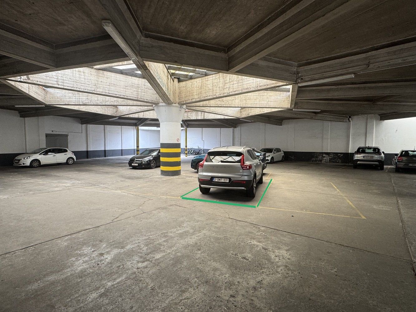 Autostaanplaats te koop op een toplocatie in centrum Lier foto {{pictureIndex}}
