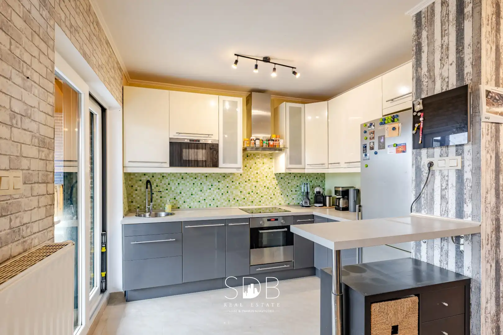 Instapklare half open bebouwing met gezinstuin foto 10