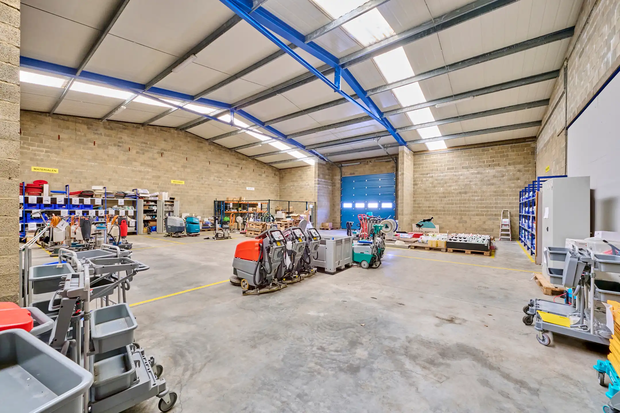 TE KOOP: BEDRIJFSGEBOUW OP PERCEEL VAN 8.000M² IN ZONHOVEN foto 11