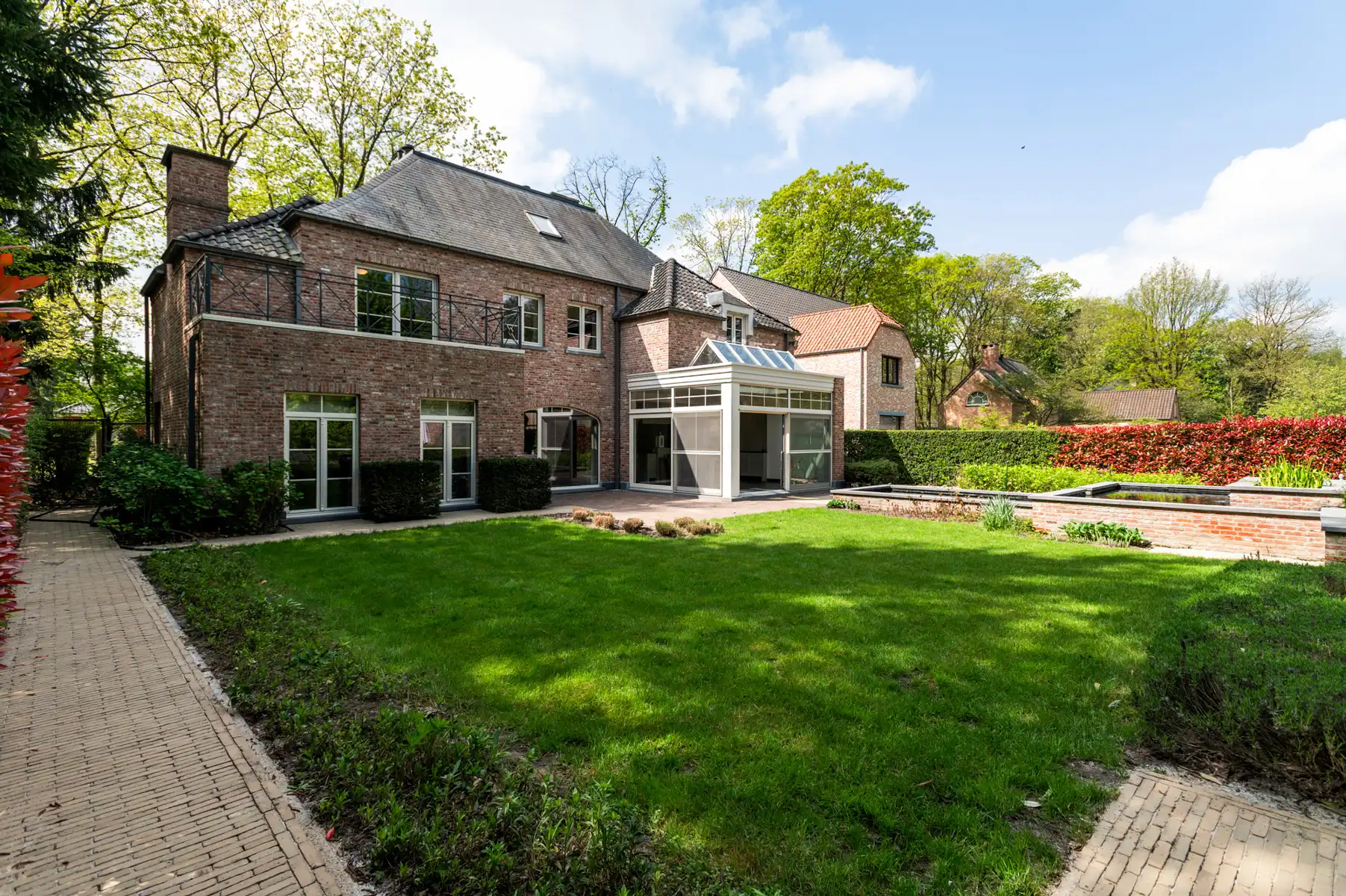 Ruime villa 570 m² met zwembad op 1575 m²  foto 2
