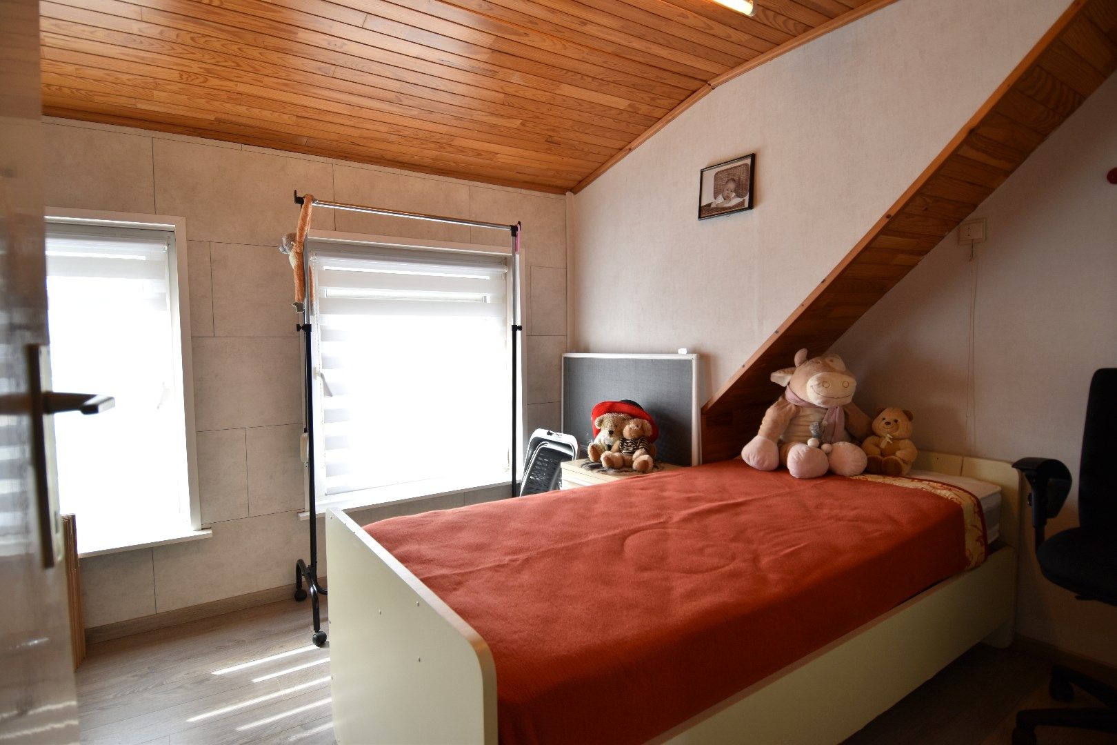 Mooie rijwoning met 2 slaapkamers, tuin en garage te koop in het gezellige Gullegem foto 12