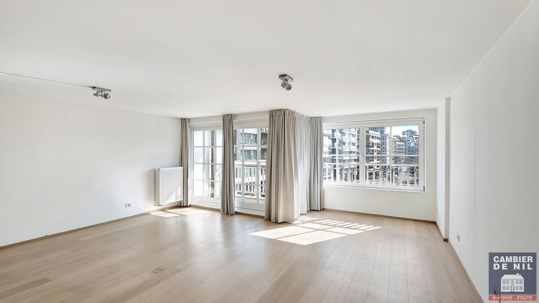 Zee, zon en zicht! 2-slaapkamerappartement met zijdelings zeezicht en open zicht in hartje Knokke foto 3