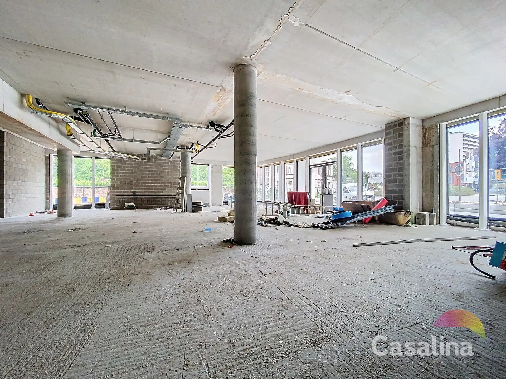 Handelsgelijkvloers te huur in een nieuwbouwproject foto 5