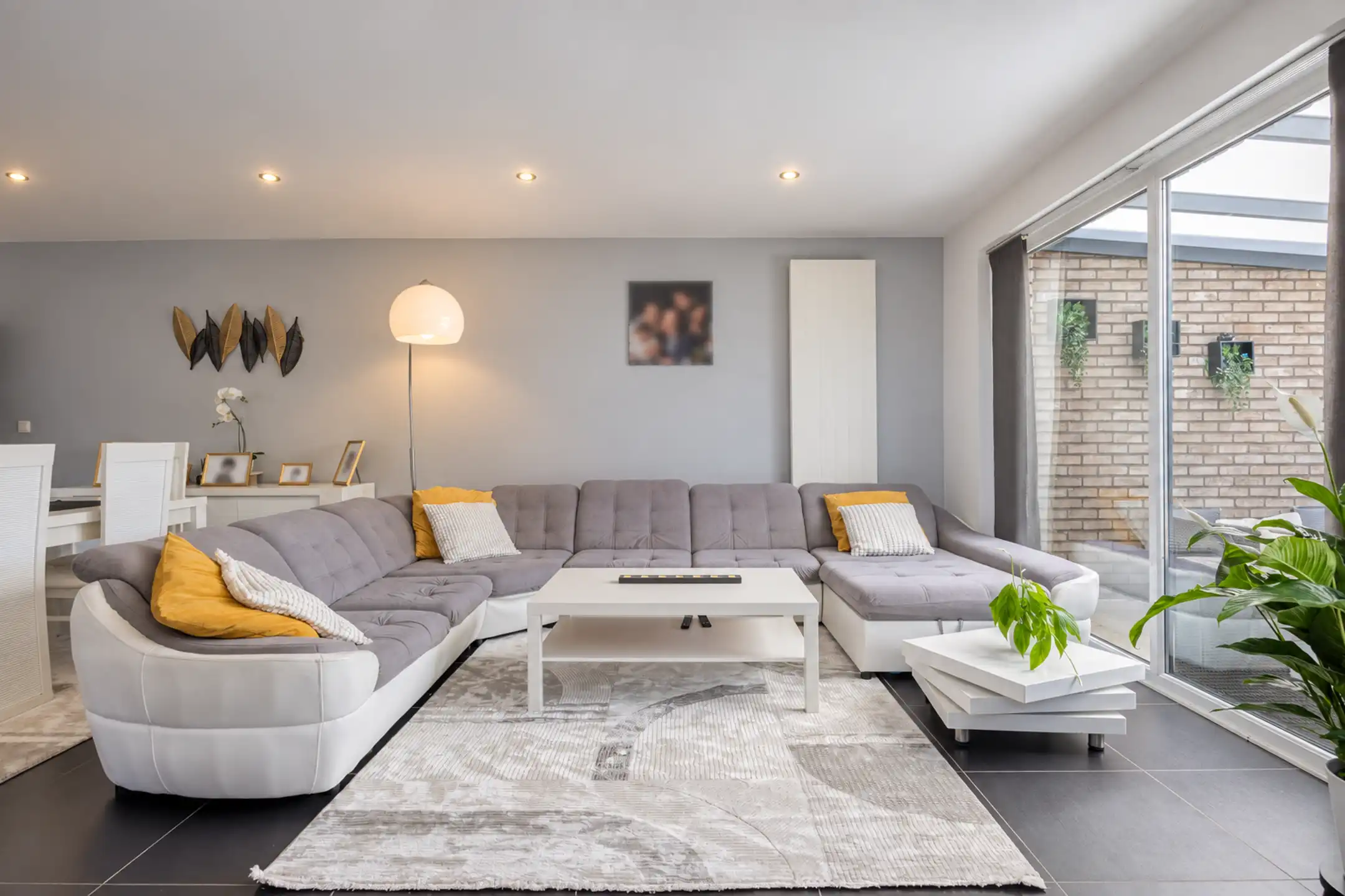 Ruime gezinswoning van 215 m² met vier à vijf slaapkamers en tuin foto 5