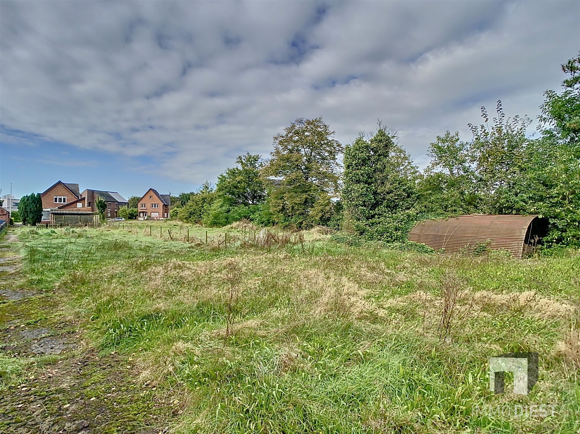 Op te knappen ruime woning met grote tuin en bijgebouwen foto 7