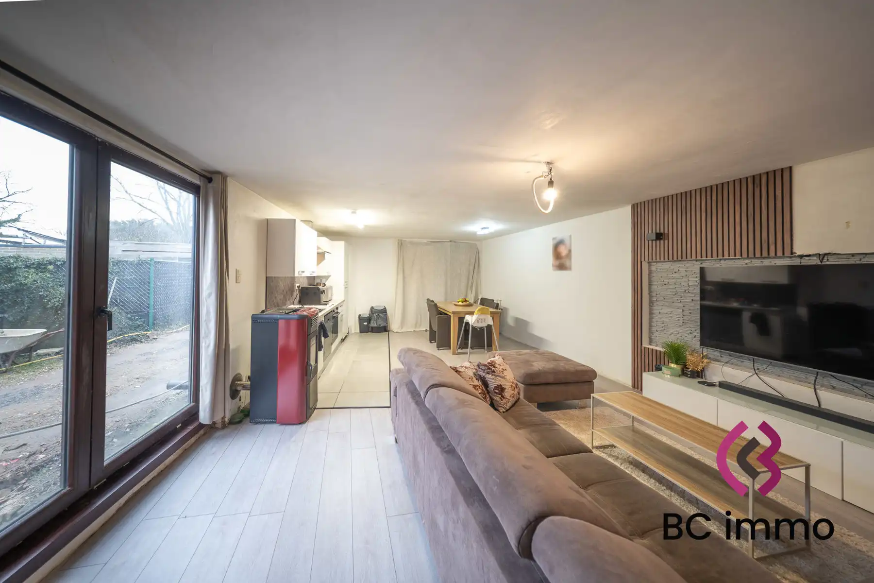Grote woning met studio, tuin en extra kamers foto 18