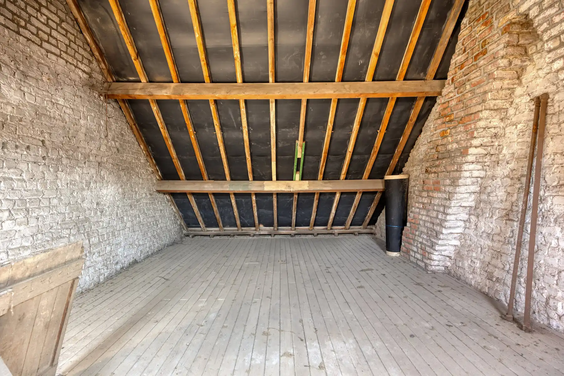 TE KOOP - gesloten bebouwing met 2 slaapkamers en tuin foto 13