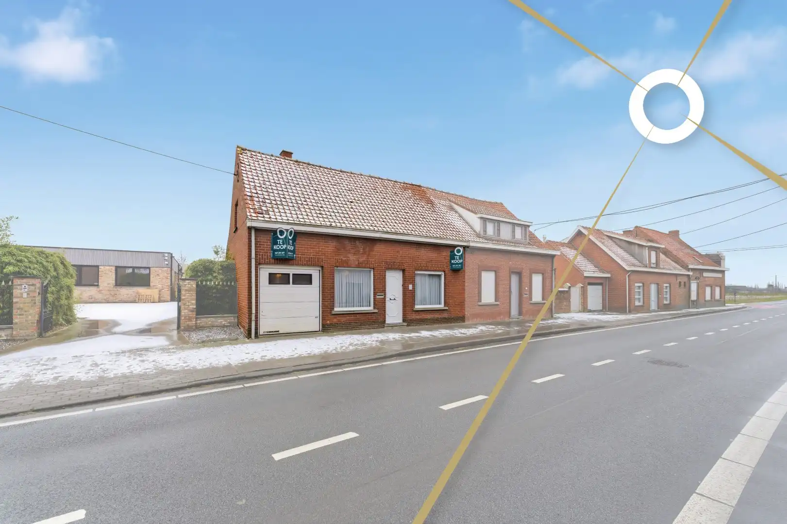 Hoofdfoto van de publicatie: Te renoveren woning met garage en bijgebouw in hartje Poelkapelle!