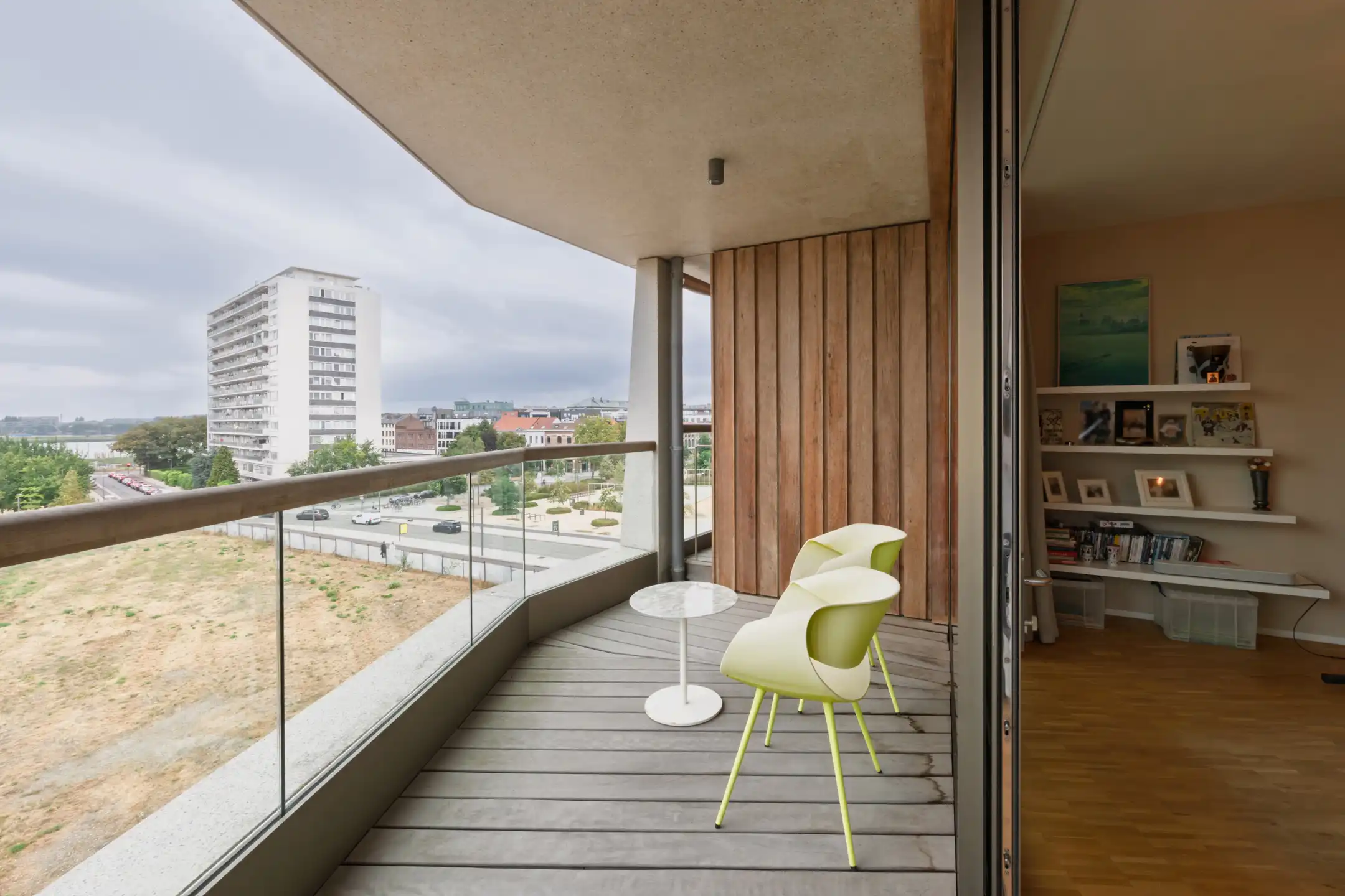 ANTWERPEN NIEUW-ZUID - Twee-slaapkamerappartement met terras foto {{pictureIndex}}